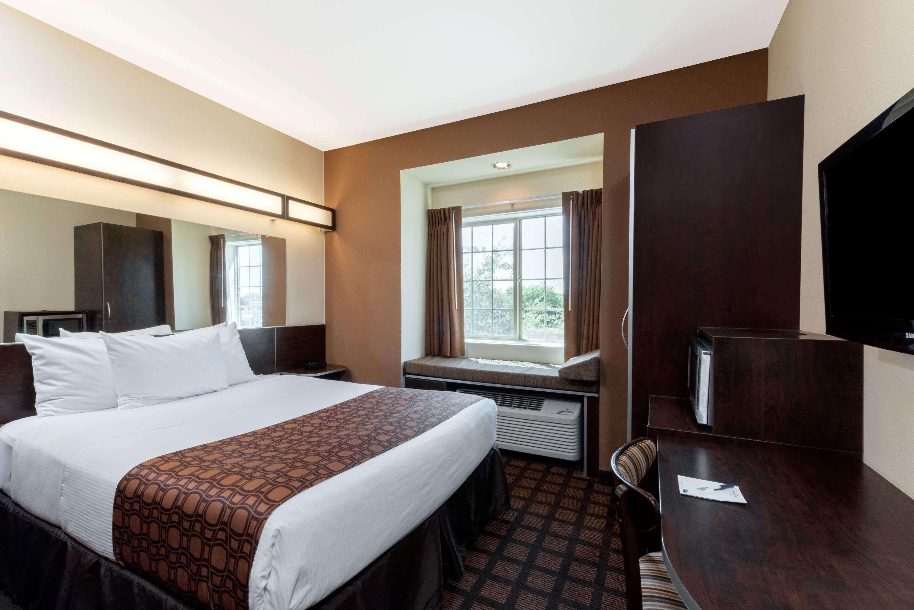 Microtel And Hotel 3*