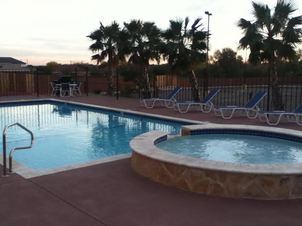 Microtel And Hotel Eagle Pass
